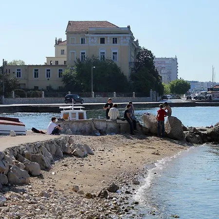 With A Parking Space - 13557 アパート ザダル