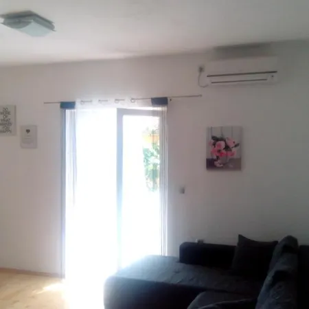 With A Parking Space - 13557 ザダル