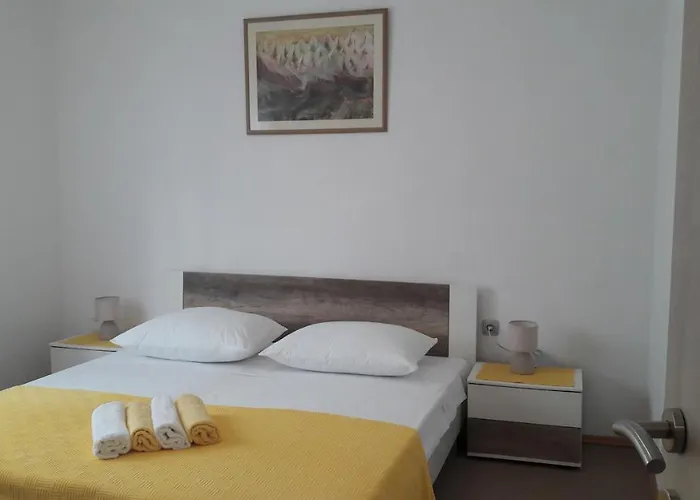 With A Parking Space - 13557 Lägenhet